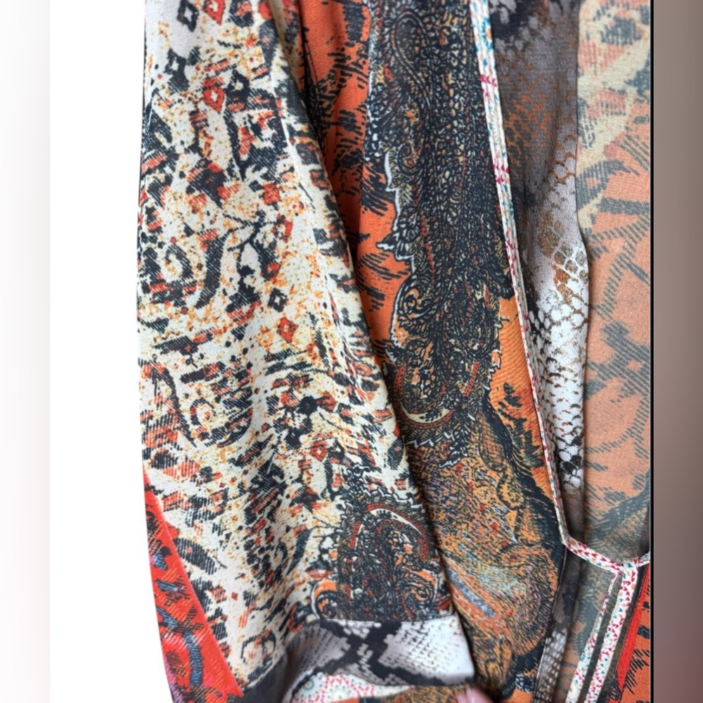 John Mark Beautiful Kimono - Picture 5 of 14